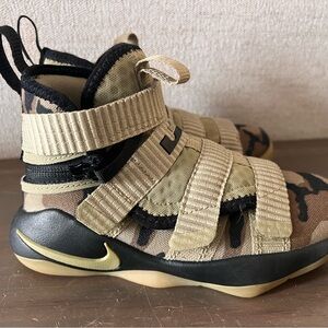 Nike Kids Lebron Soldier XI Basketball Sneaker
